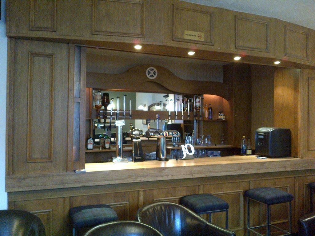 Crown Hotel Langholm Buitenkant foto