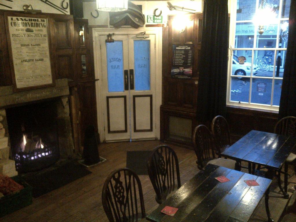 Crown Hotel Langholm Buitenkant foto