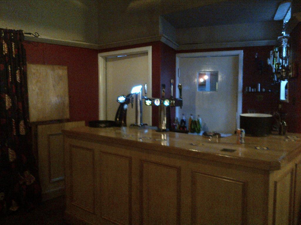 Crown Hotel Langholm Buitenkant foto