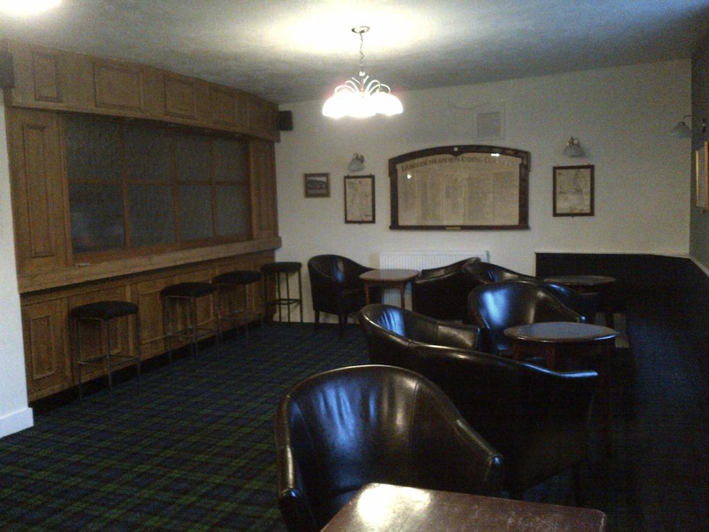 Crown Hotel Langholm Buitenkant foto