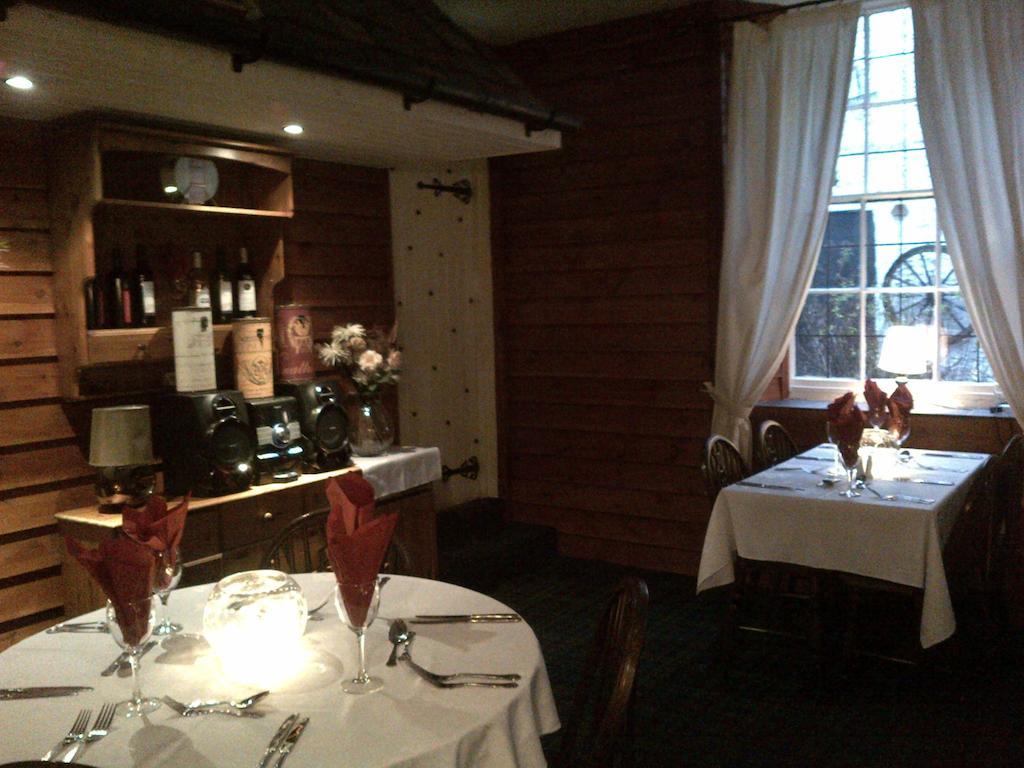 Crown Hotel Langholm Buitenkant foto