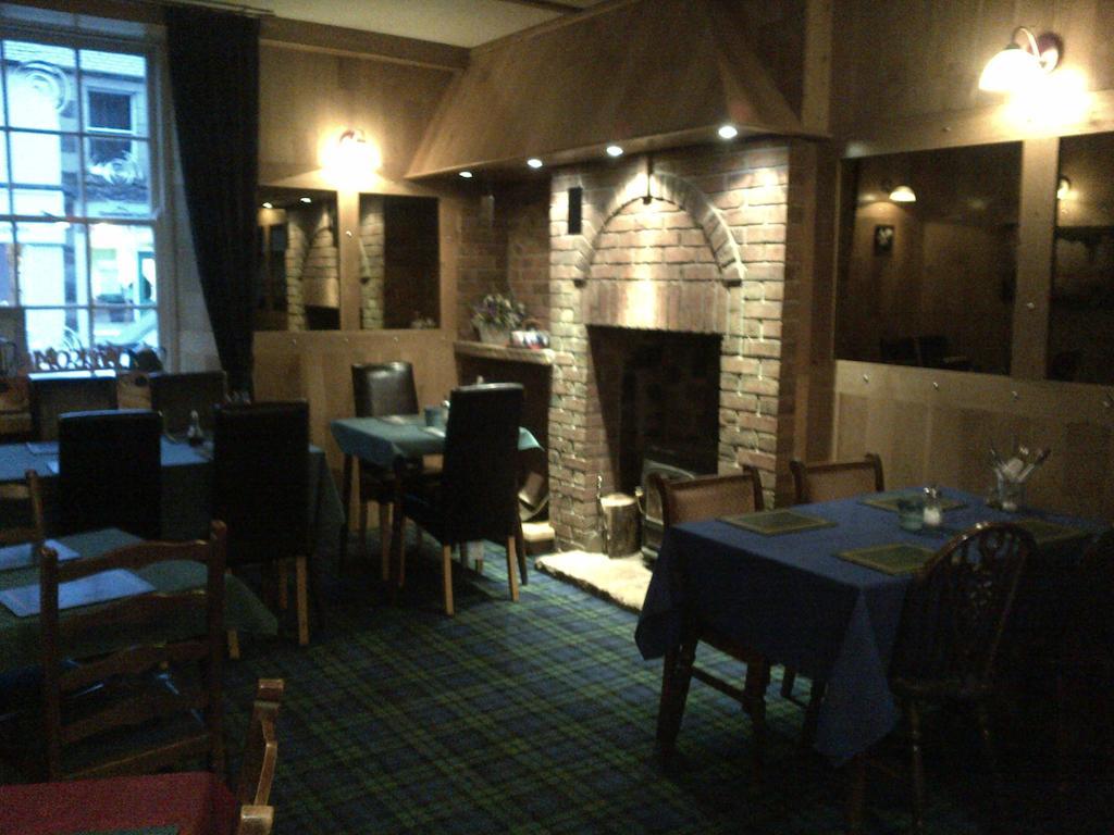 Crown Hotel Langholm Buitenkant foto