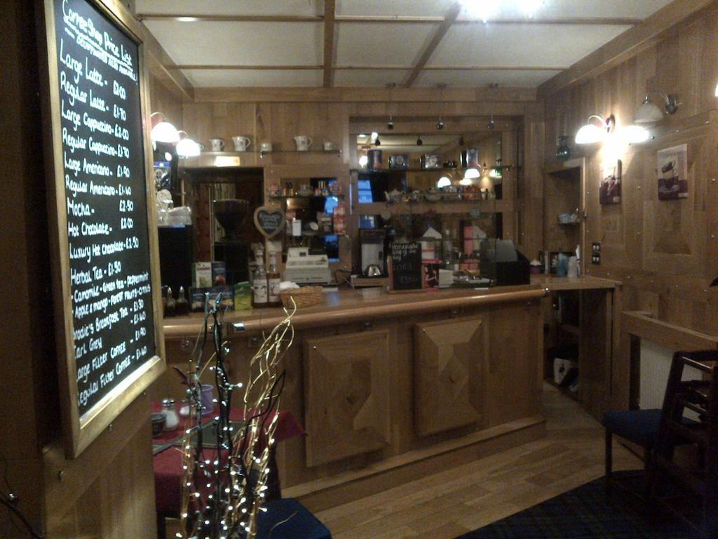 Crown Hotel Langholm Buitenkant foto